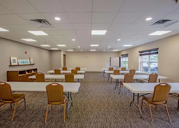 Country Inn & Suites By Radisson, Crystal Lake, Il