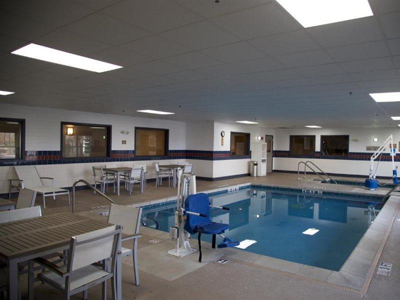 Hotel Country & By Radisson, Crystal Lake, Il