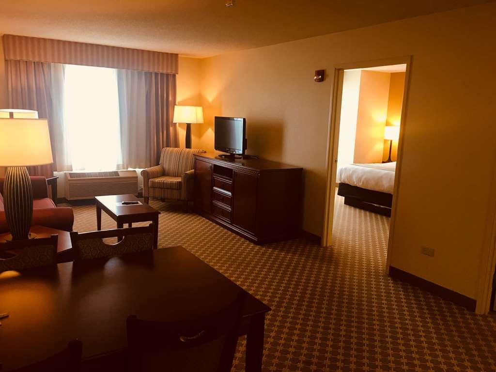 Country & By Radisson, Crystal Lake, Il 3*