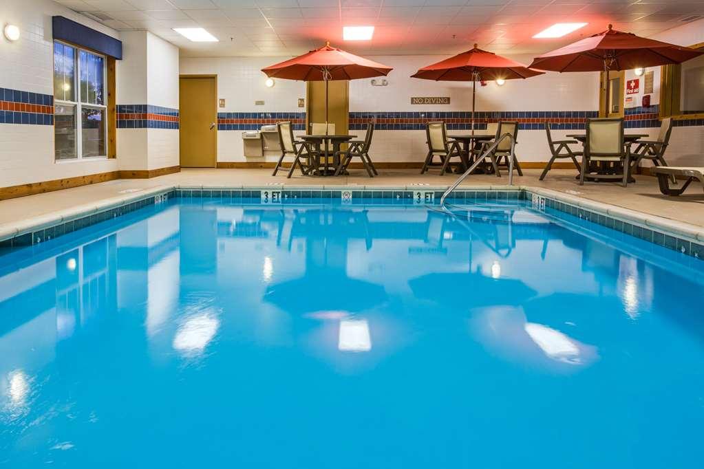 Hotel Country & By Radisson, Crystal Lake, Il