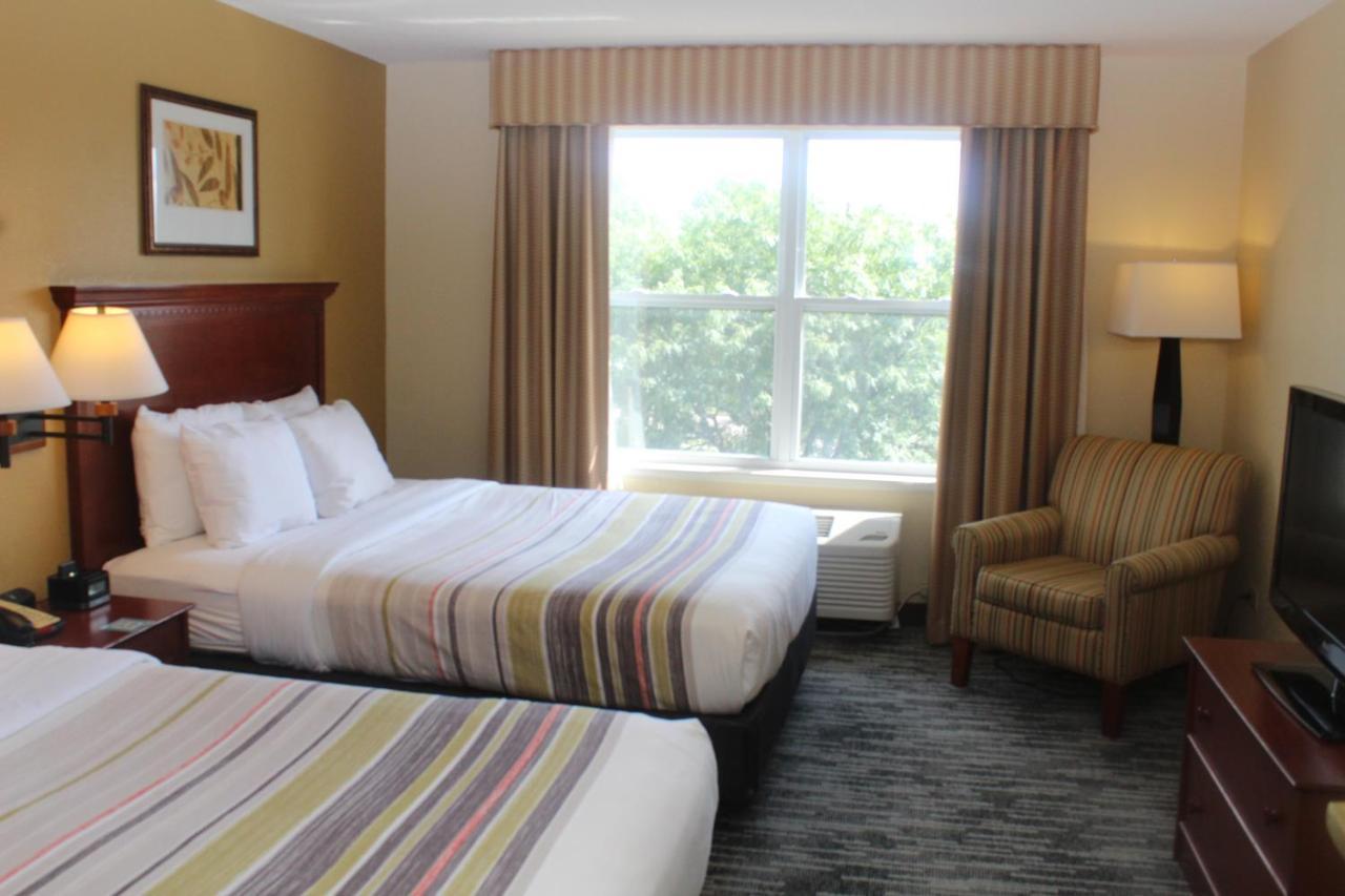 Hotel Country & By Radisson, Crystal Lake, Il