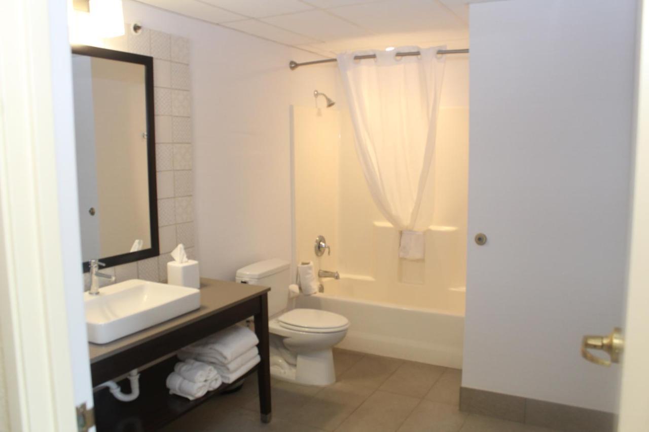 Hotel Country & By Radisson, Crystal Lake, Il 3*