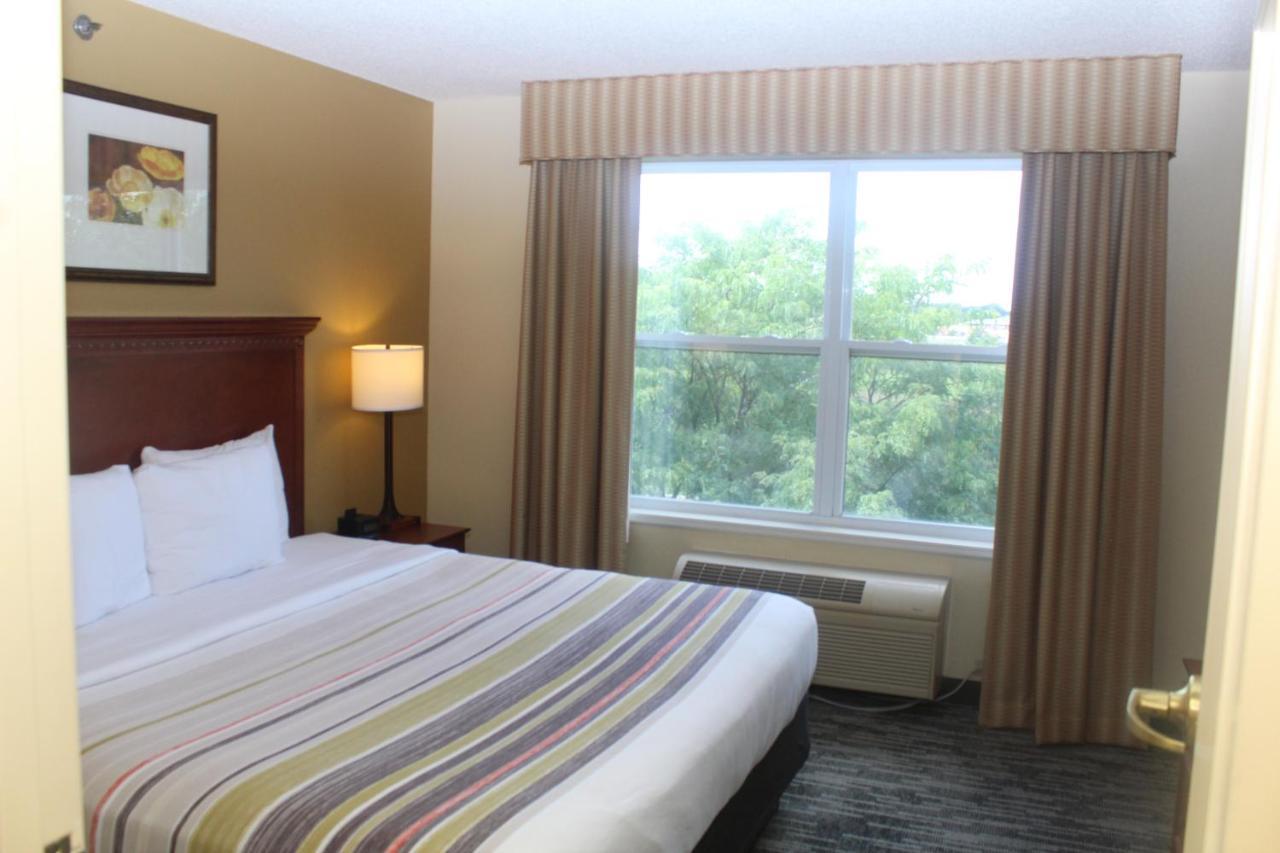 Country & By Radisson, Crystal Lake, Il Crystal Lake