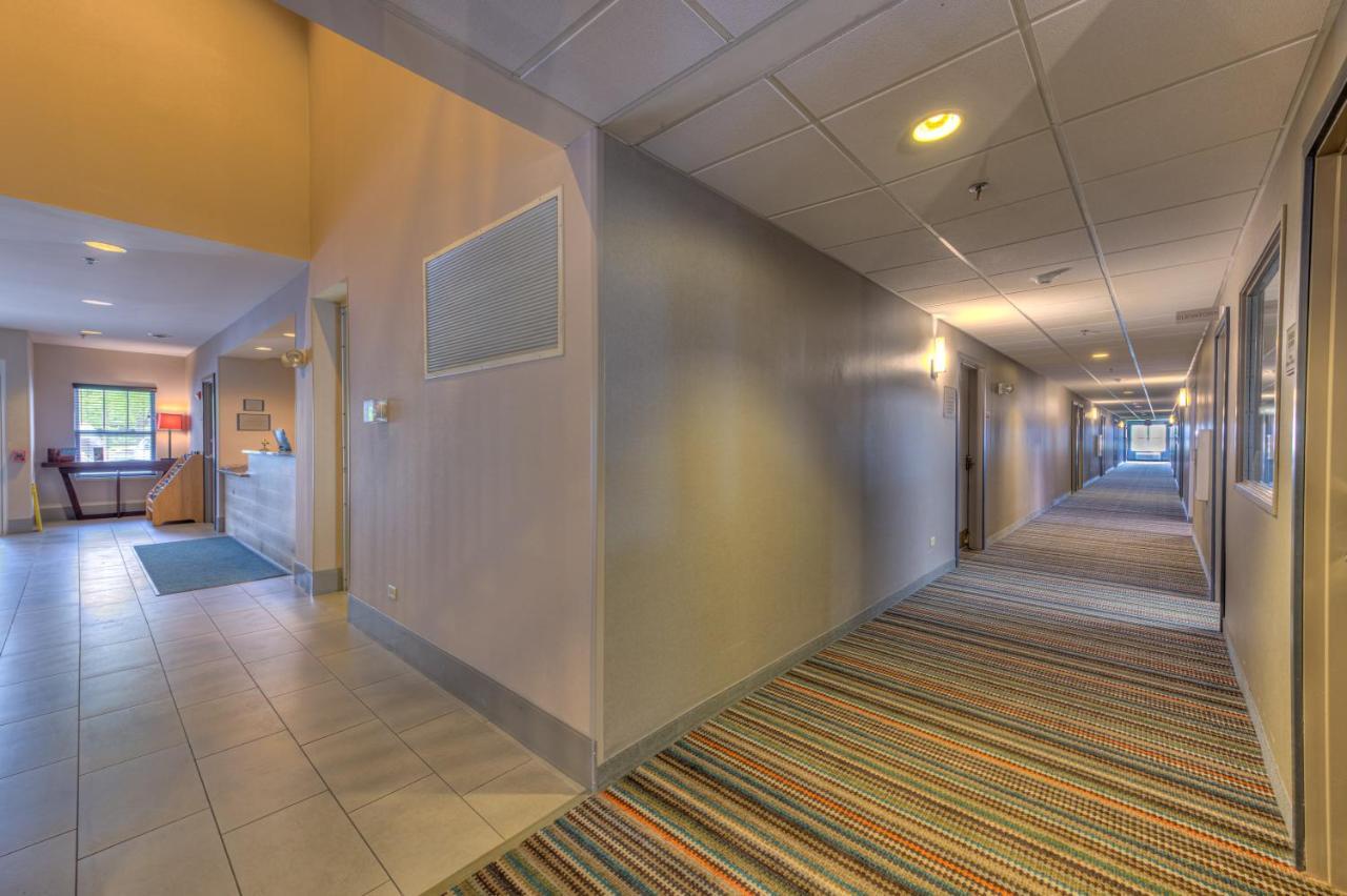 Country & By Radisson, Crystal Lake, Il Hotel 3*