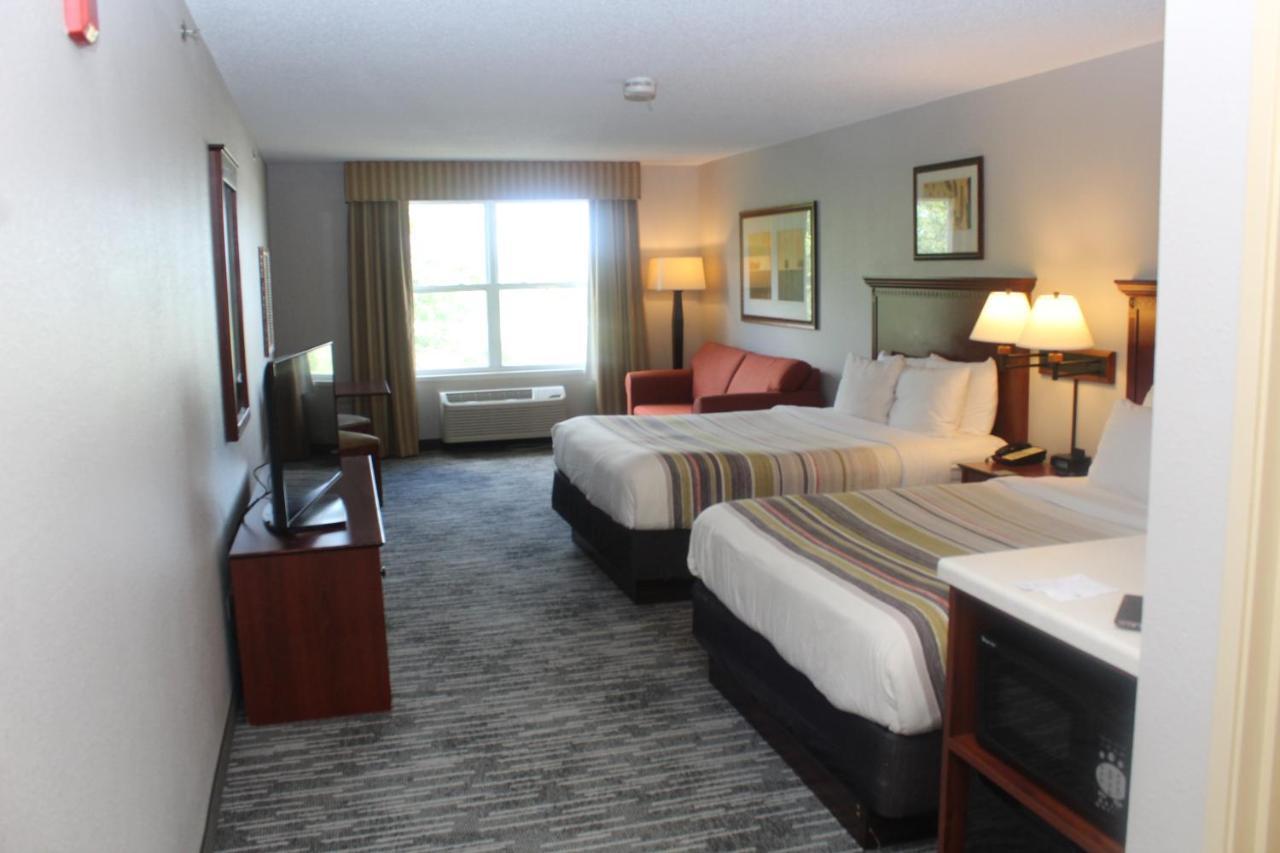 Country & By Radisson, Crystal Lake, Il 3*