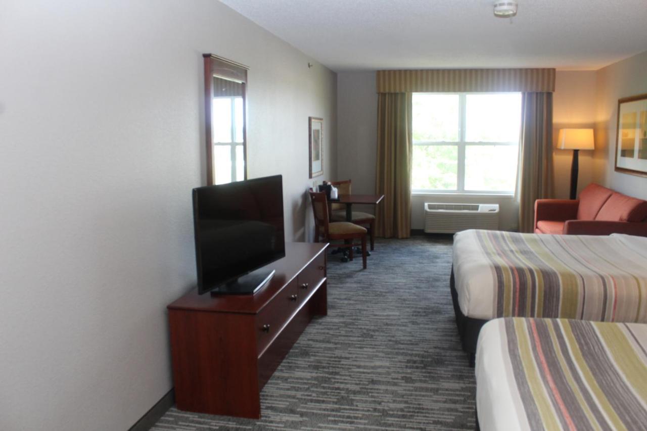Country & By Radisson, Crystal Lake, Il 3*