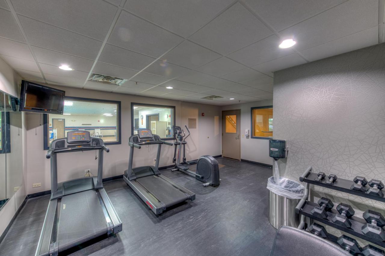 Country & By Radisson, Crystal Lake, Il 3*