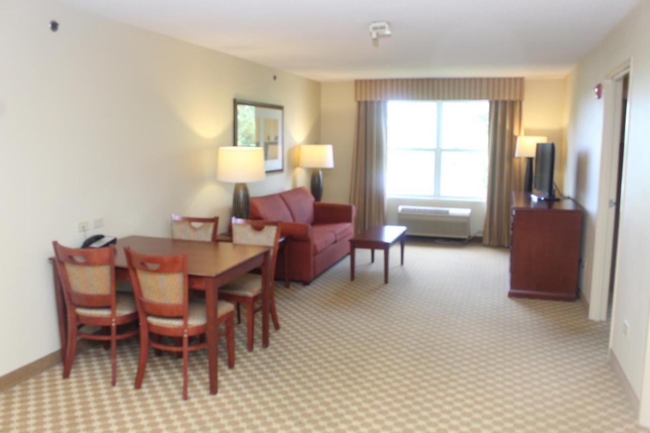 Country & By Radisson, Crystal Lake, Il Hotel