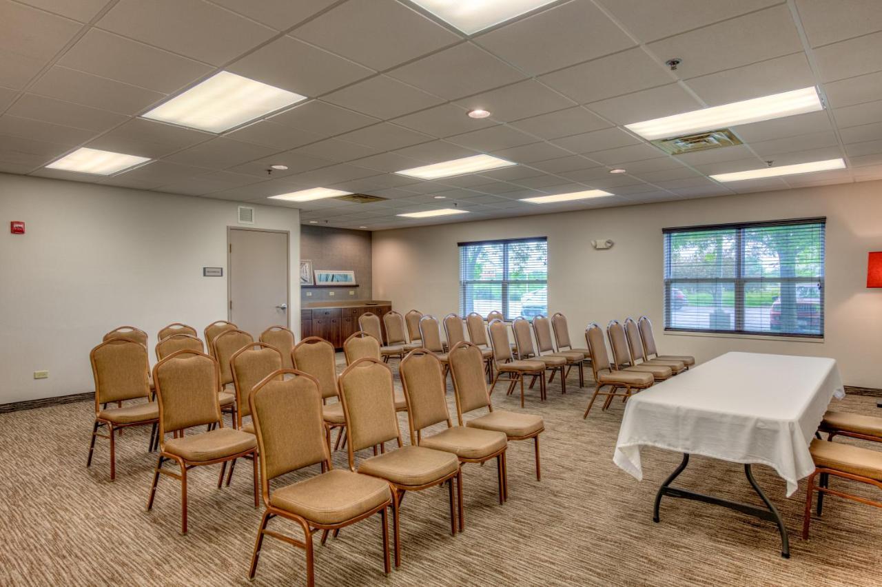Country & By Radisson, Crystal Lake, Il 3*