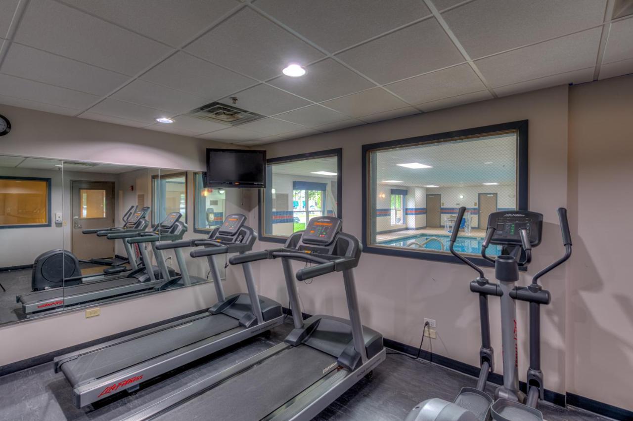 Country & By Radisson, Crystal Lake, Il 3* Crystal Lake