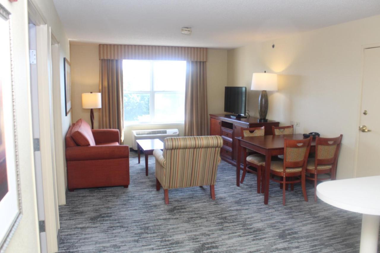 Hotel Country & By Radisson, Crystal Lake, Il Crystal Lake