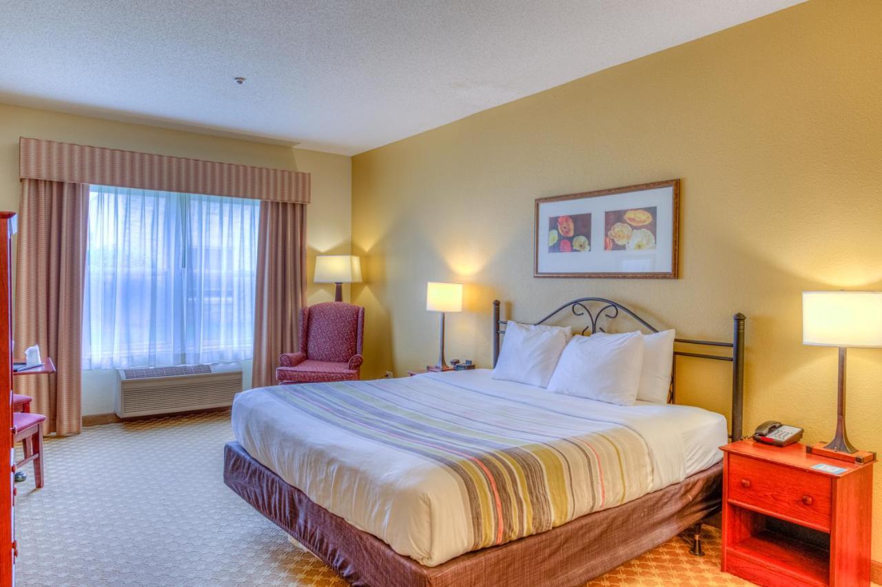 Country & By Radisson, Crystal Lake, Il Crystal Lake