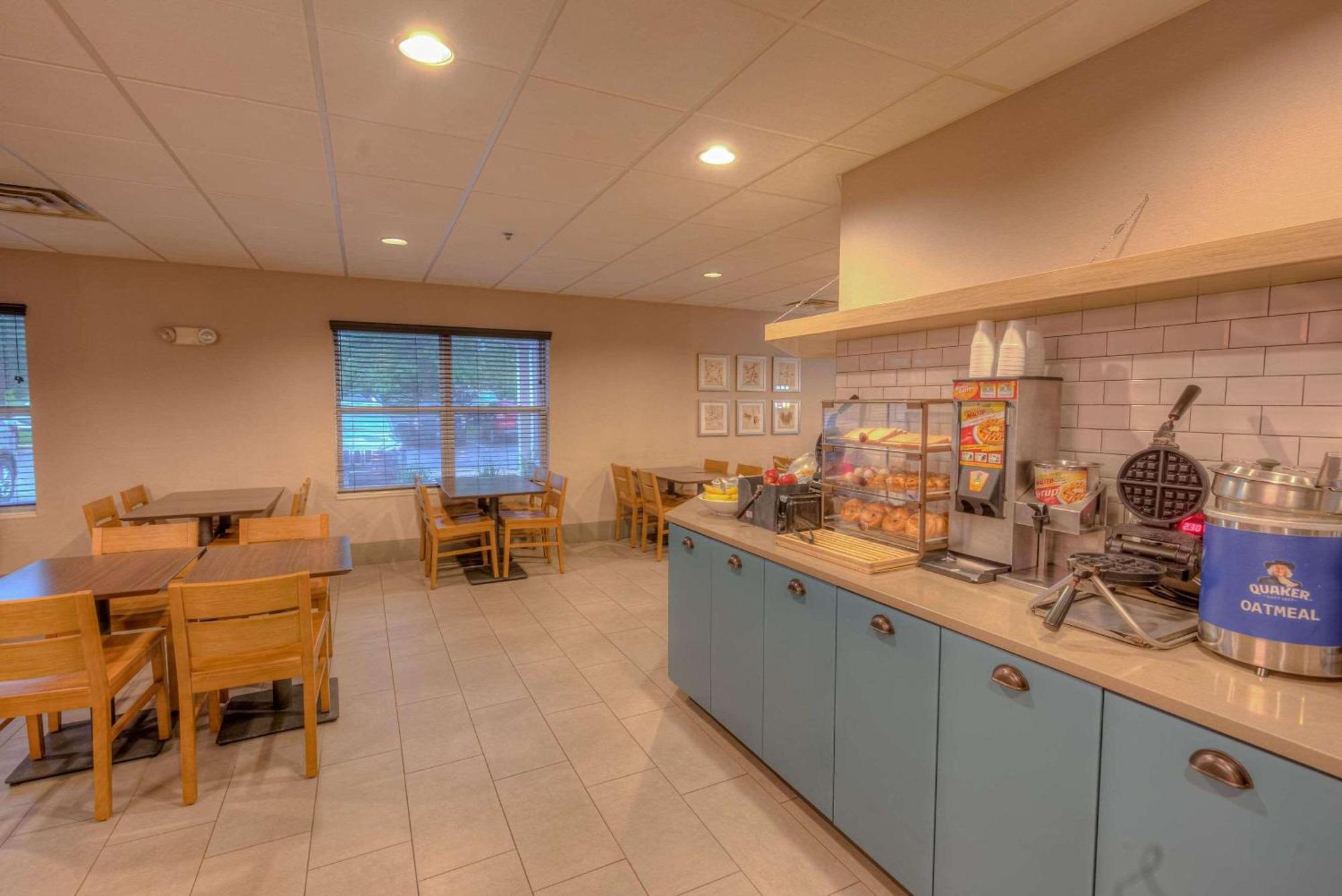Country & By Radisson, Crystal Lake, Il Hotel 3*