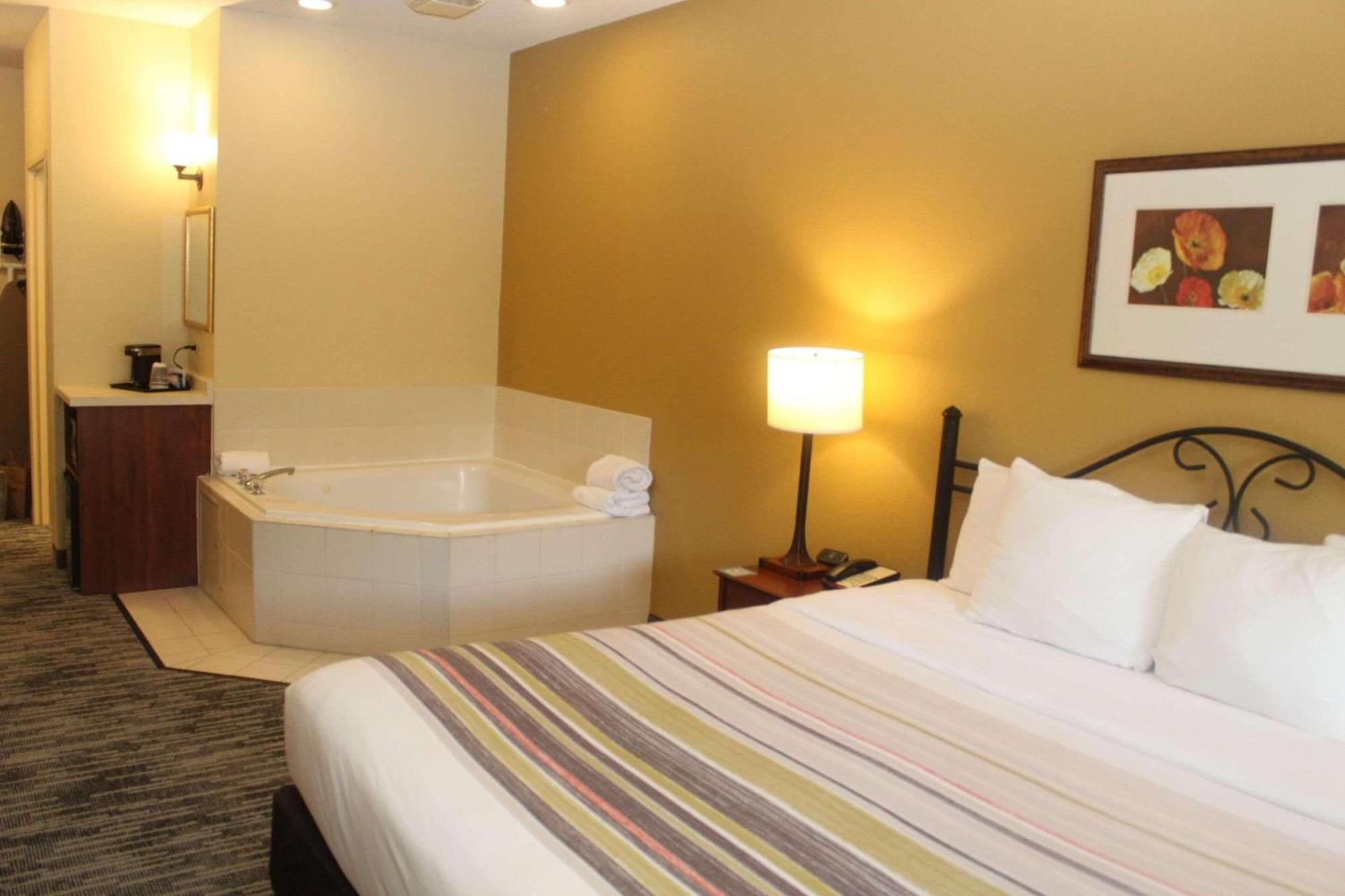 Country & By Radisson, Crystal Lake, Il Hotel Crystal Lake